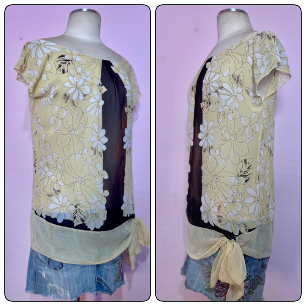 💐🌻🎠FLORAL SIDE TIE FLUTTER SLEEVE TOP…Sz M…NWOT…